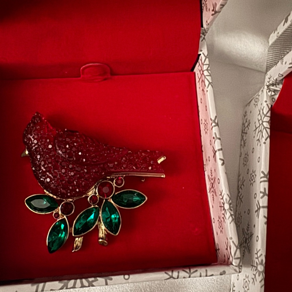 NIB Ice Red Cardinal and Snowflake Brooch Set ready to gift - Picture 8 of 9